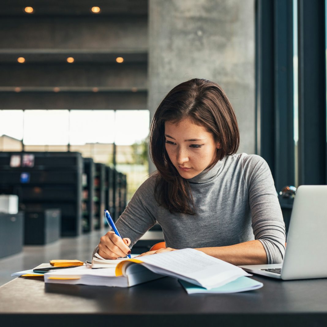 French Business School Accepts Fees in Bitcoin for Blockchain Technology Courses
