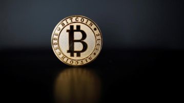 Coinbase Suspends Ethereum Classic After Blockchain History Rewrites
